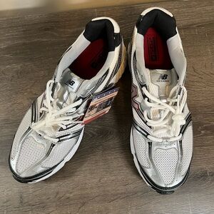 Men’s New Balance MR562 Sneakers $85 NWT Sz 12 D white w/silver & black accent